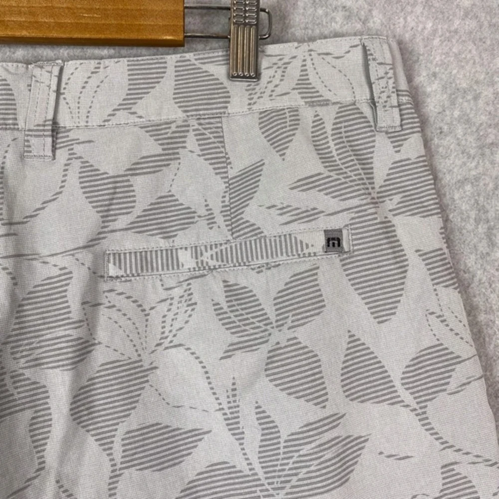 Travis Mathew Shorts Mens 38 Golf Heather Microchip Haole Boy Performance Chino‎
